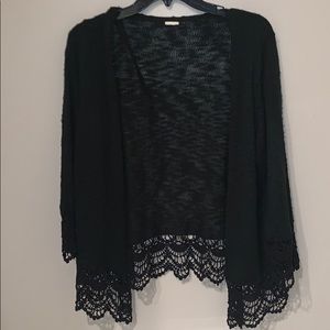 🦄Black Shawl with Lace Detailing🦄